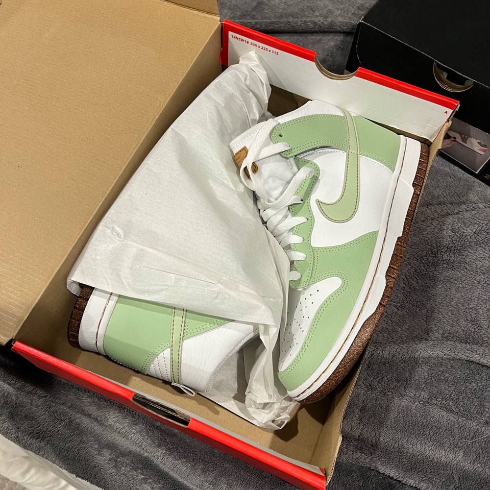 Nike Dunk Hi Retro Se size women’s 9.5